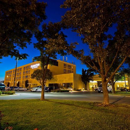 Doubletree By Hilton Wichita Airport Exterior foto