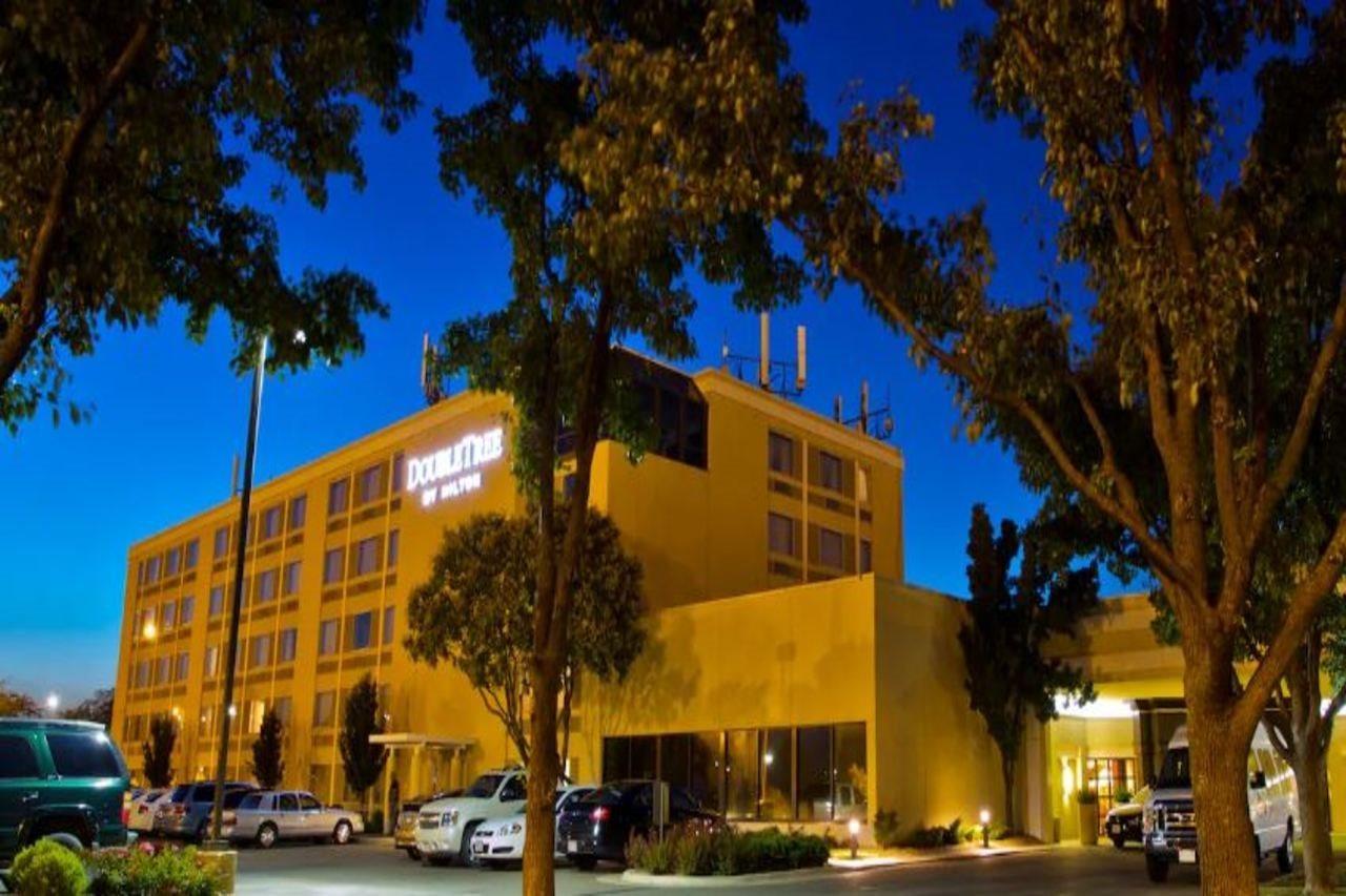 Doubletree By Hilton Wichita Airport Exterior foto