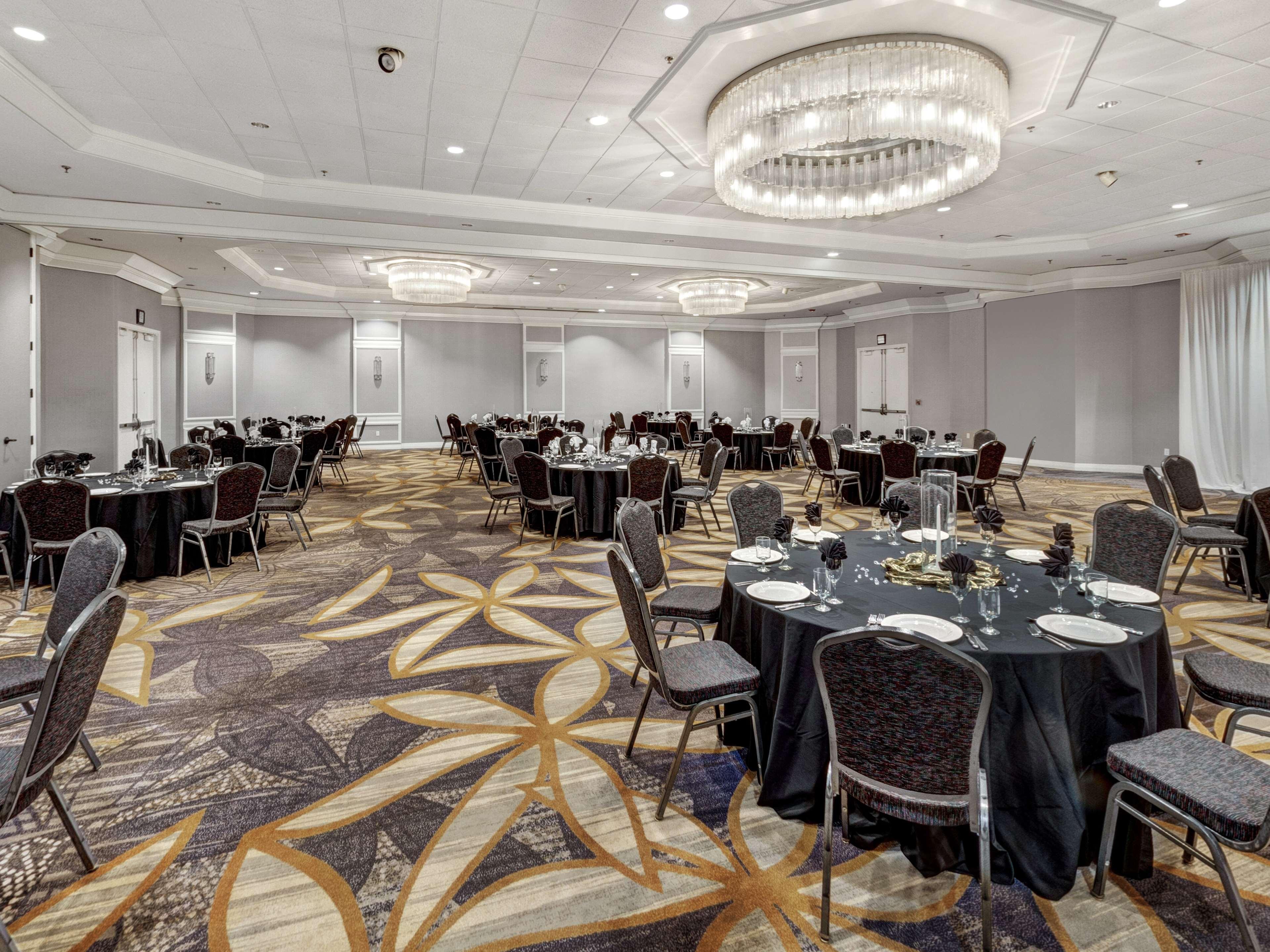 Doubletree By Hilton Wichita Airport Exterior foto