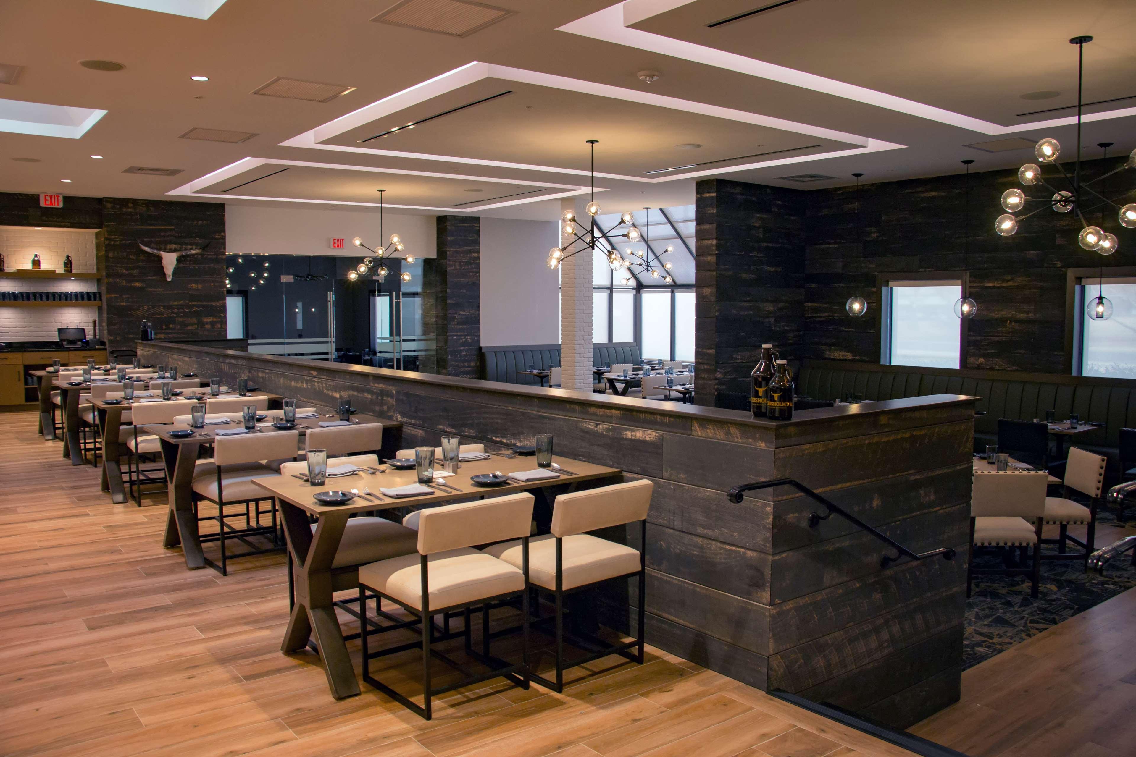 Doubletree By Hilton Wichita Airport Exterior foto