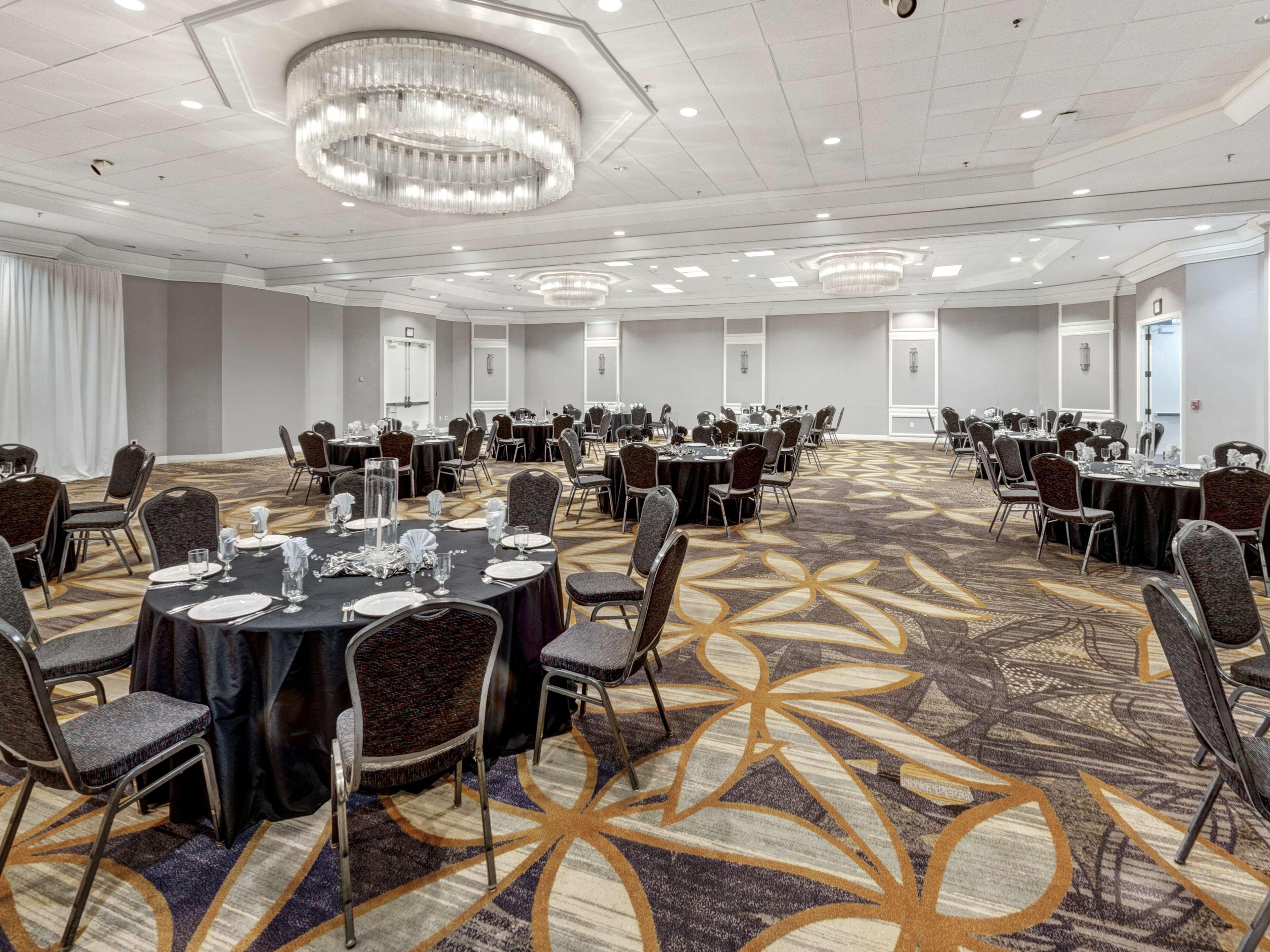 Doubletree By Hilton Wichita Airport Exterior foto