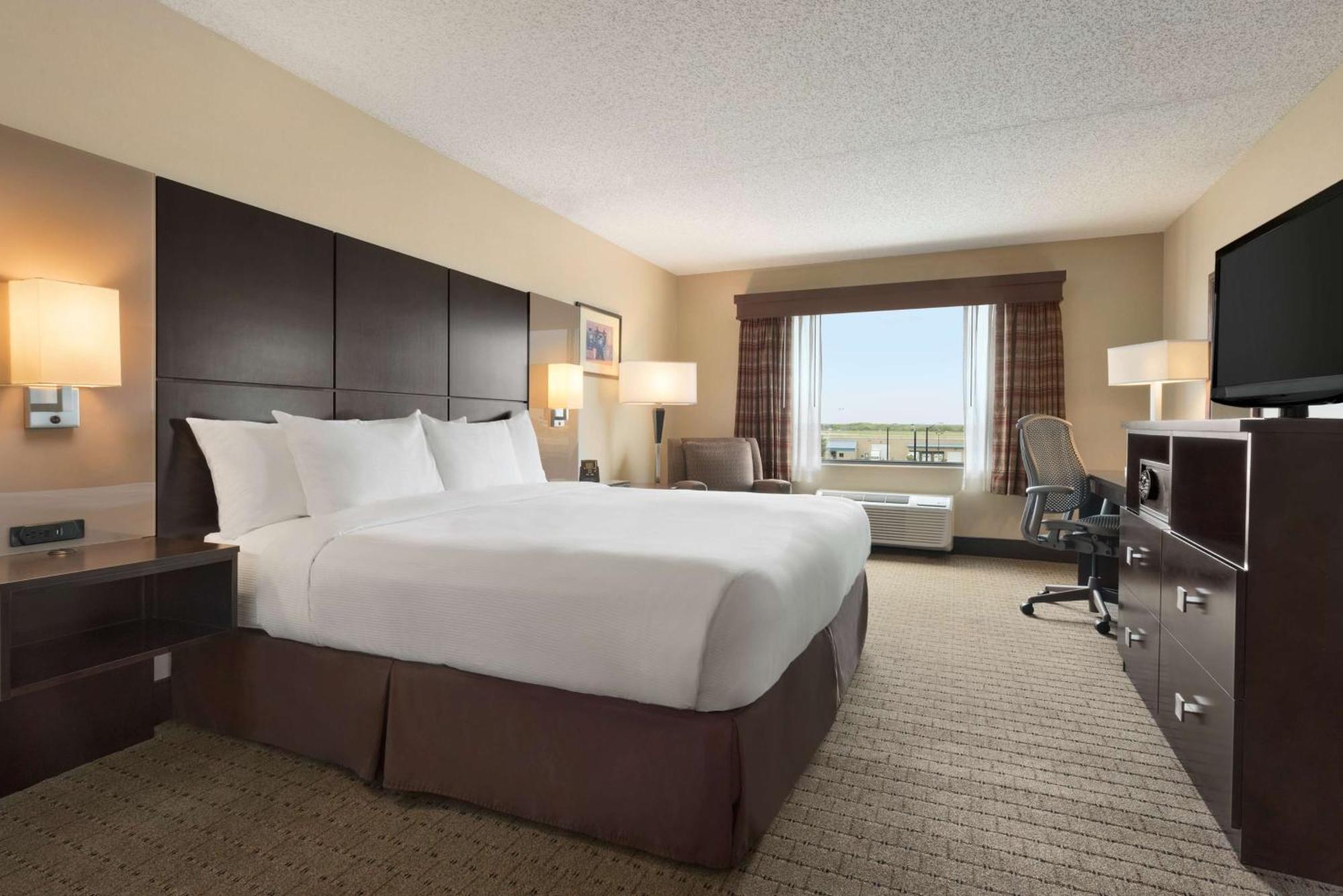 Doubletree By Hilton Wichita Airport Exterior foto