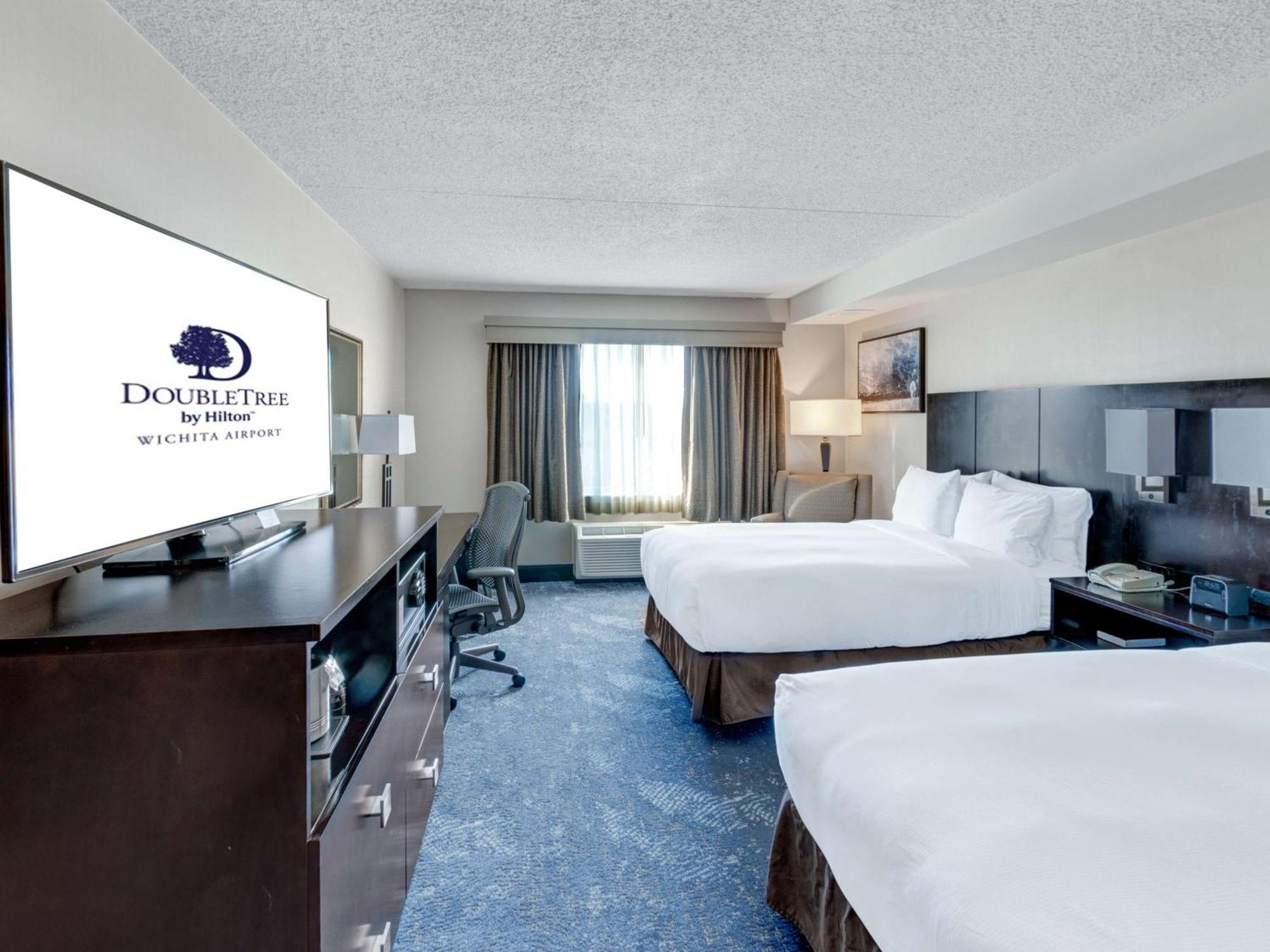 Doubletree By Hilton Wichita Airport Exterior foto