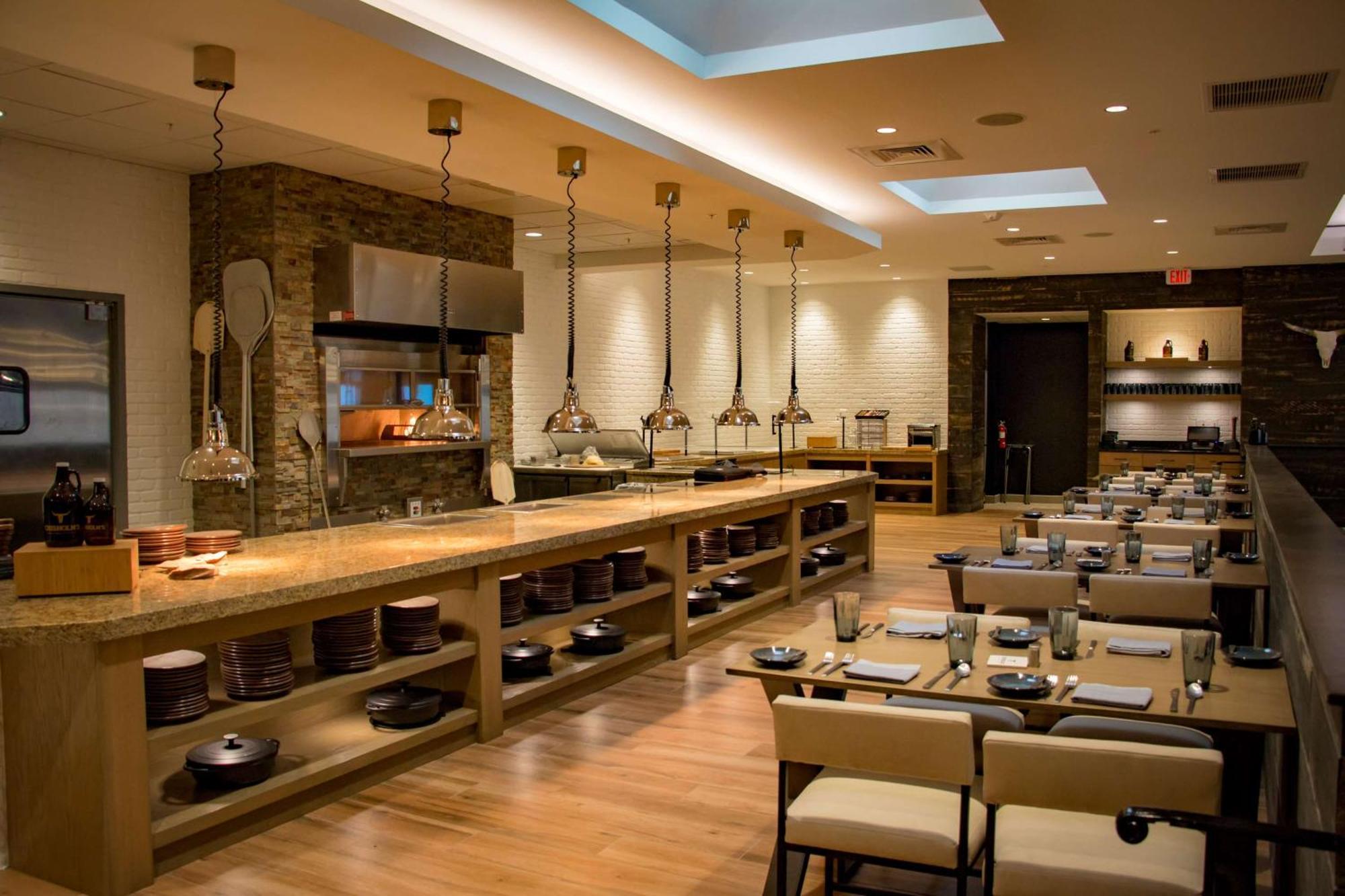 Doubletree By Hilton Wichita Airport Exterior foto