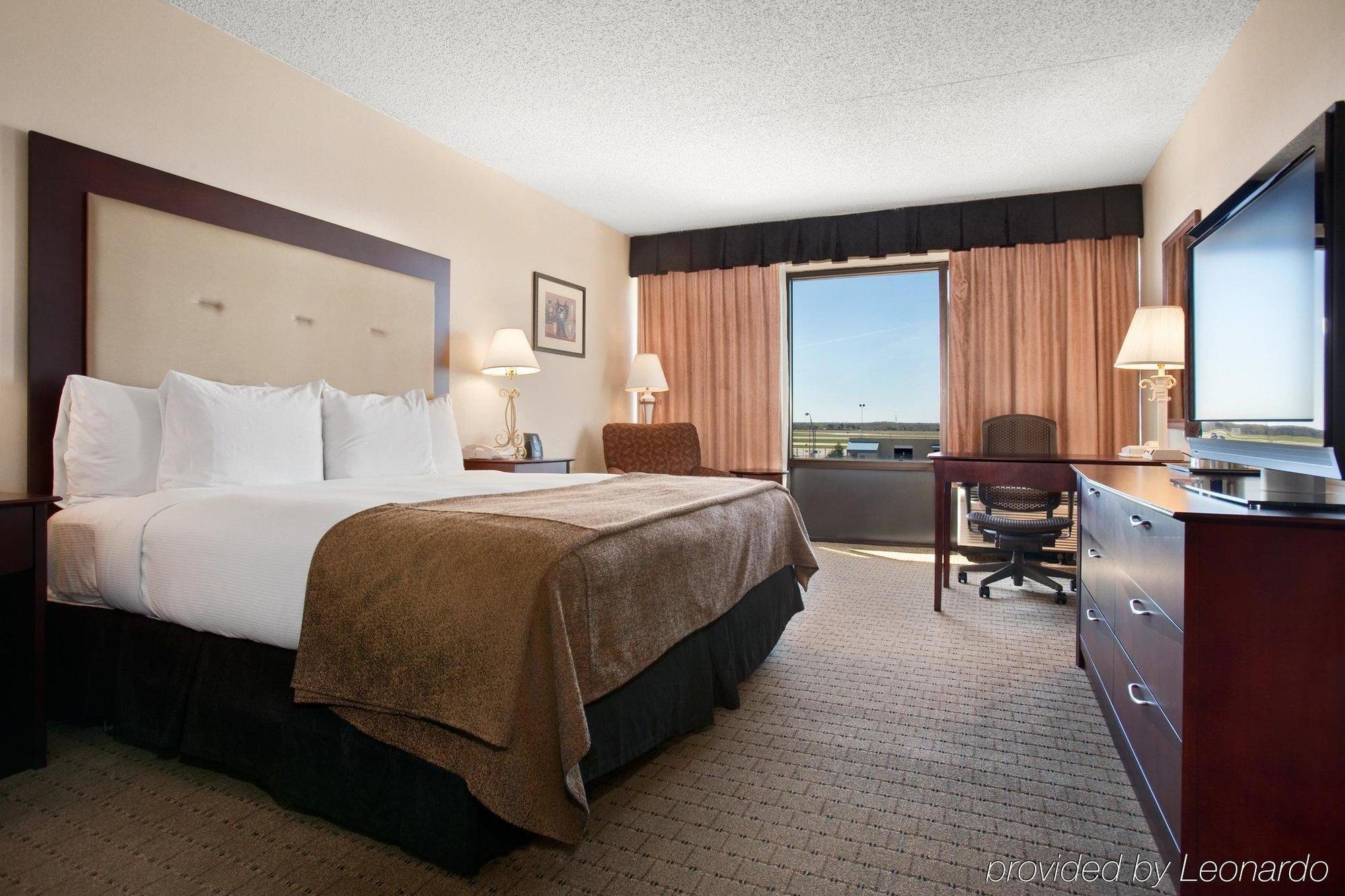 Doubletree By Hilton Wichita Airport Quarto foto