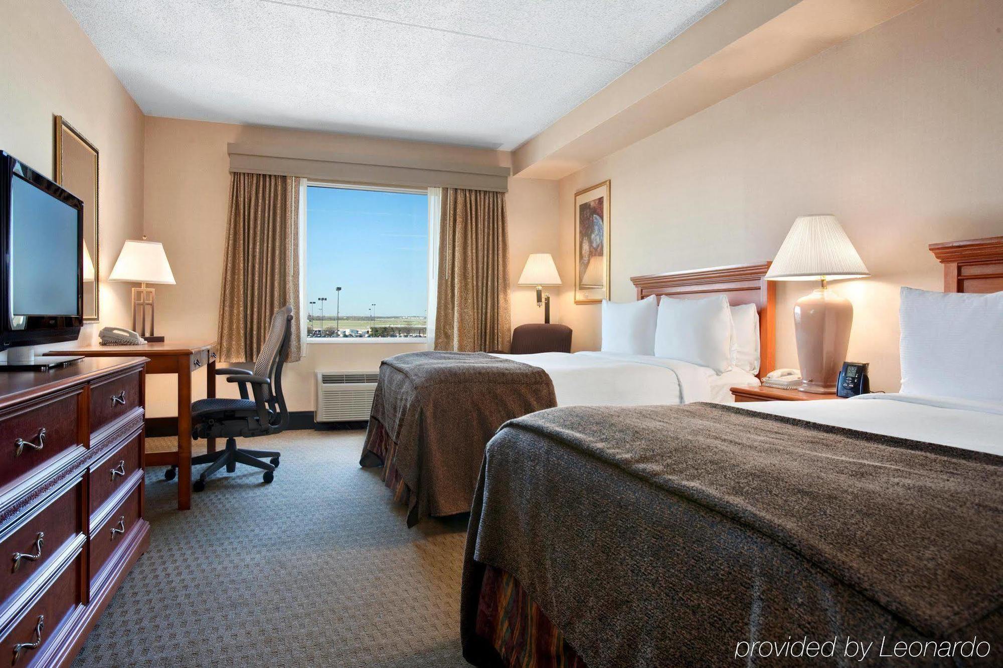 Doubletree By Hilton Wichita Airport Exterior foto