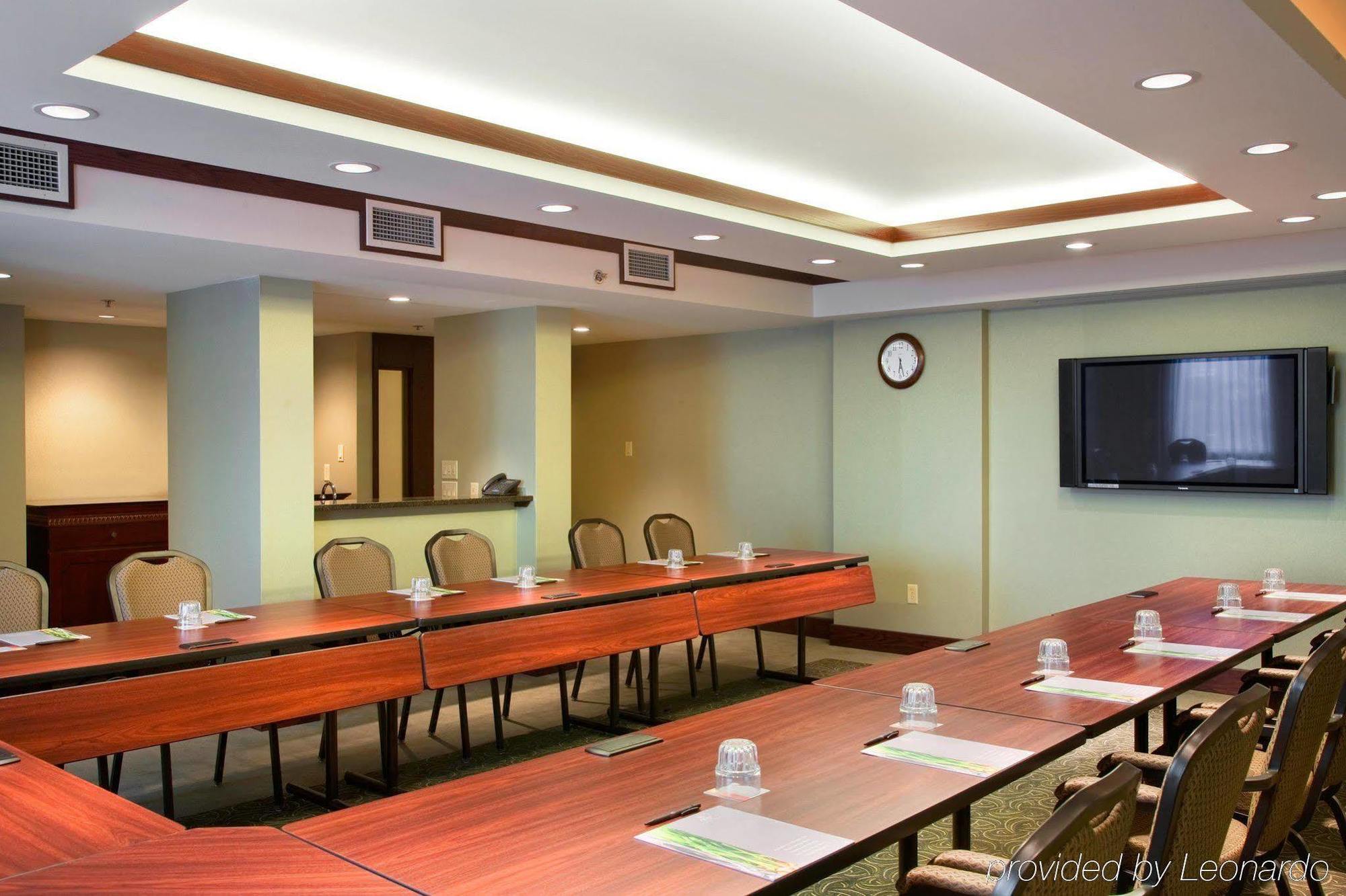 Doubletree By Hilton Wichita Airport Facilidades foto